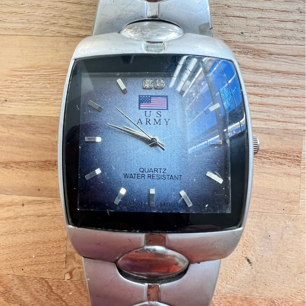 US Army mens watch NEW BATTERY